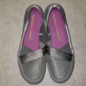 Sketchers memory foam shoes